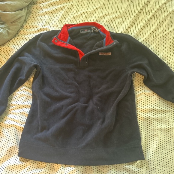 vineyard vines pullover fits medium or small :) - Picture 3 of 3